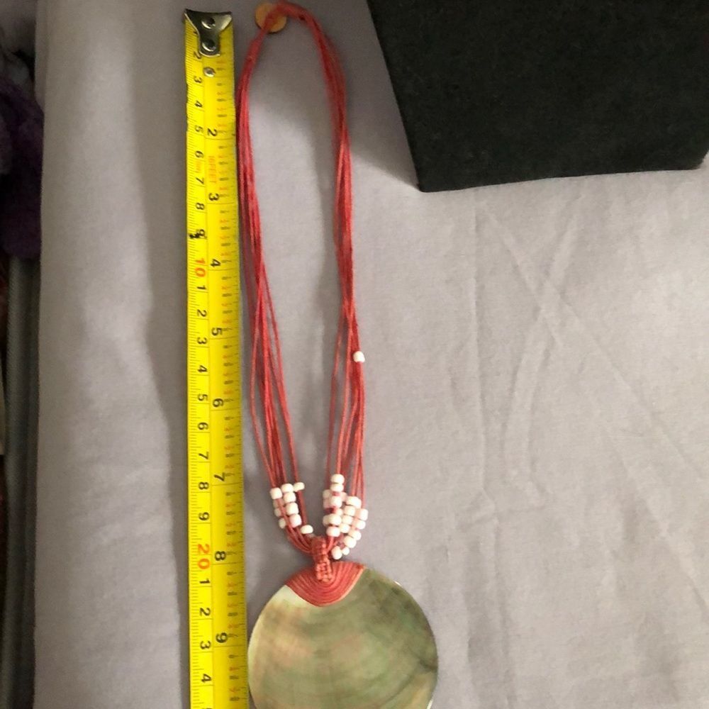 Handmade shell necklace - Picture 3 of 6